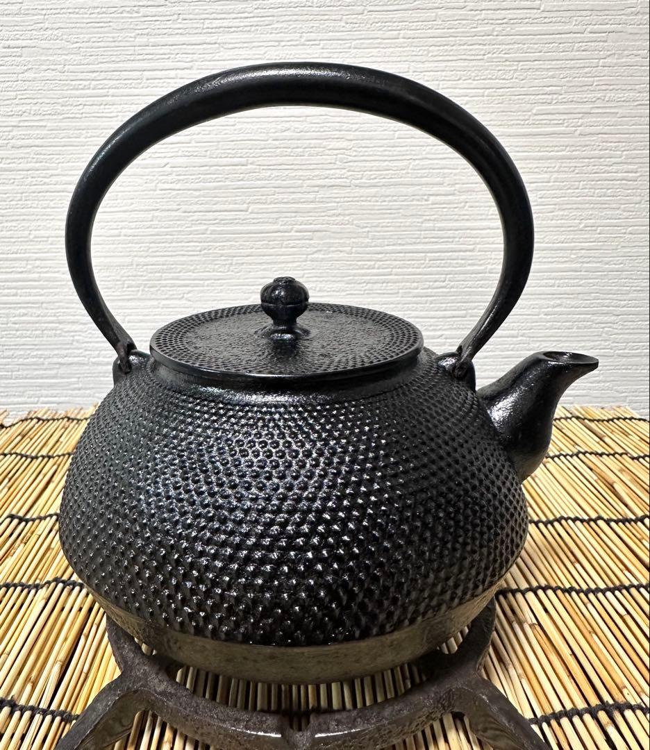 未使用、栞、タグ、南部鉄器検査証付き　南部岩鋳造１０型アラレ　南部鉄瓶　南部鉄器