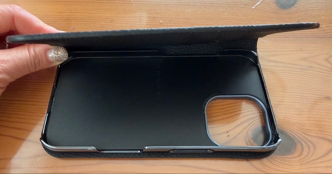 BONAVENTURA iPhone17手帳型ケース