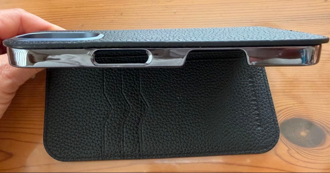 BONAVENTURA iPhone17手帳型ケース