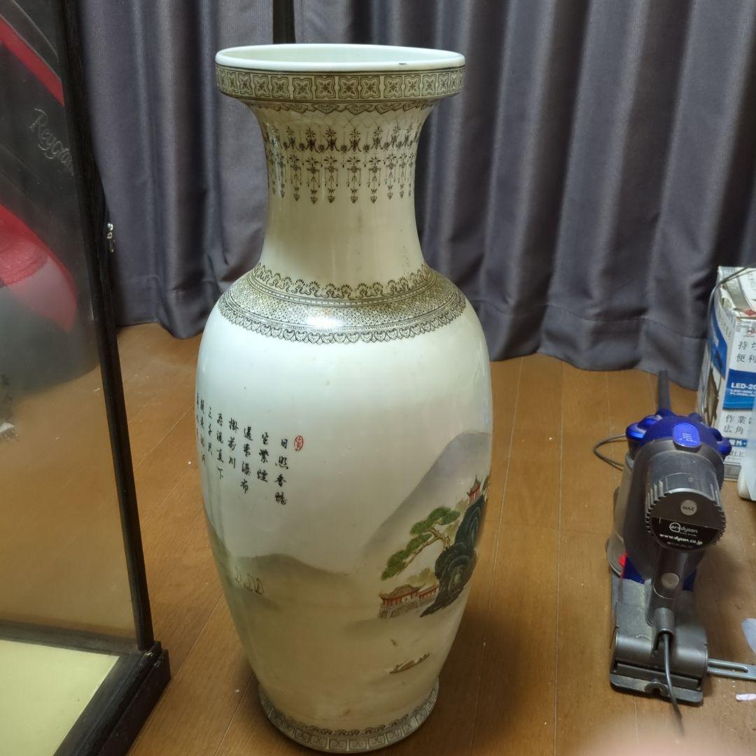 中国・景徳鎮様式の大型花瓶（山水図）です