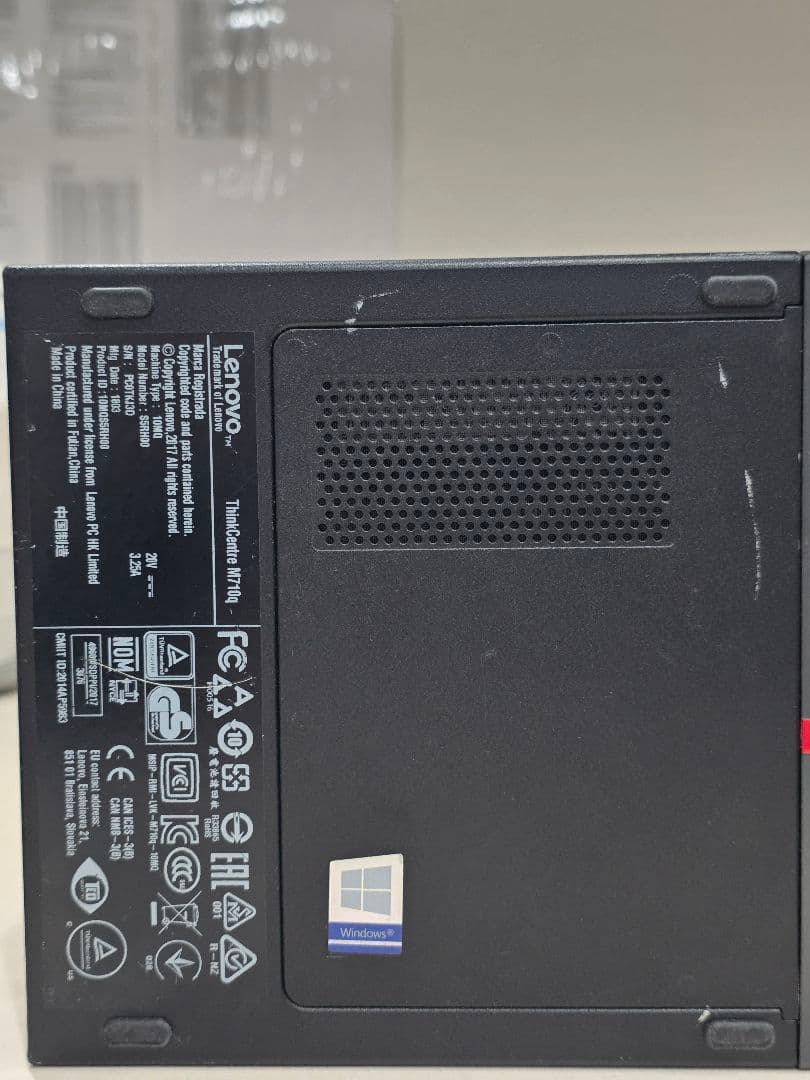 LenovoのデスクトップPC「ThinkCentre M715q Tiny