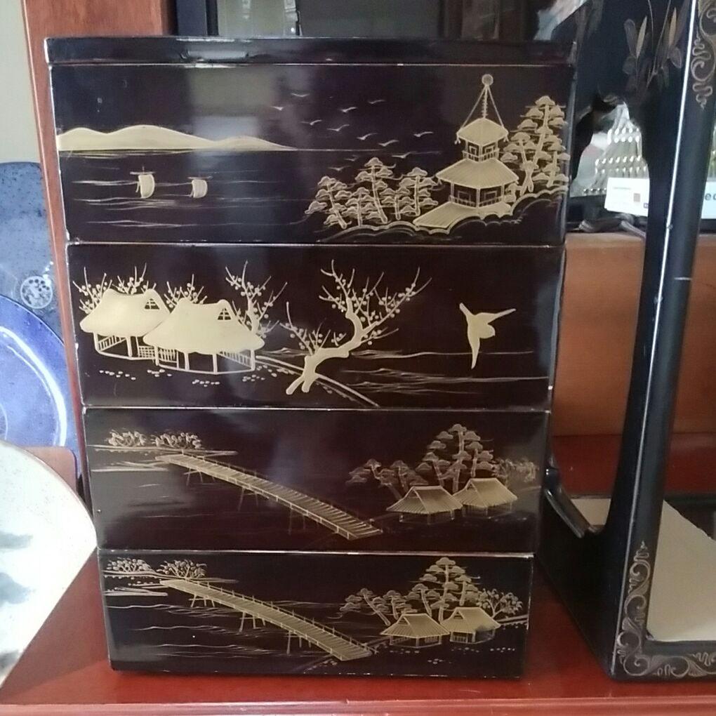 136骨董品　蒔絵漆器　4段重箱　山水図