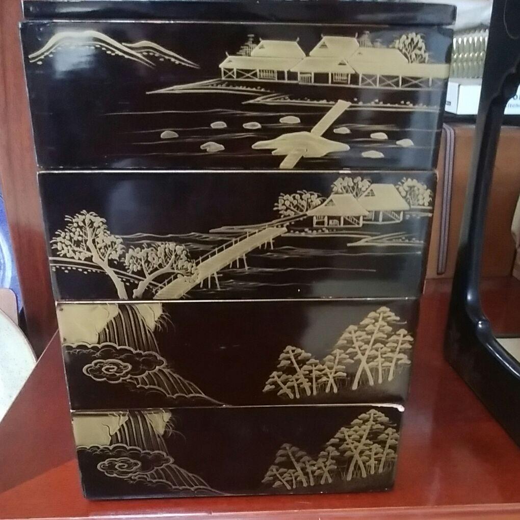 136骨董品　蒔絵漆器　4段重箱　山水図