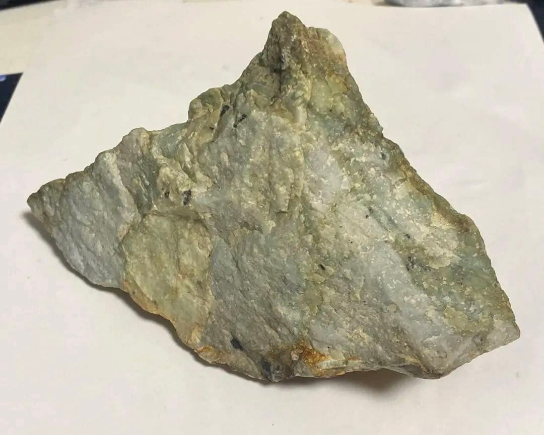 希少品　鳥取県　若桜翡翠原石　灰青×オレンジ×緑　割石皮付き　765g