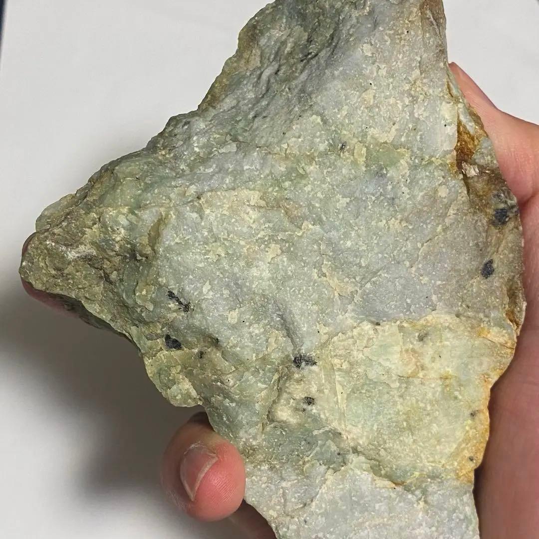 希少品　鳥取県　若桜翡翠原石　灰青×オレンジ×緑　割石皮付き　765g