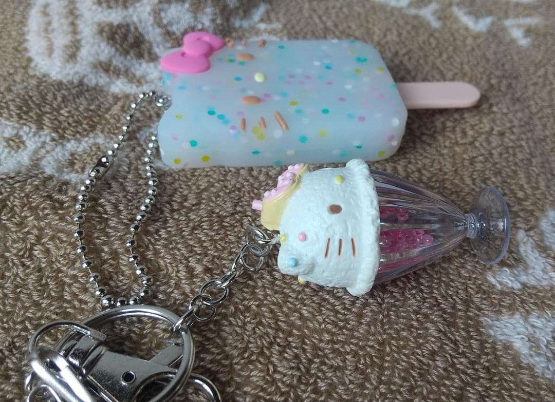 キティ　アイスキャンディー　パフェ　フロート　キーホルダー　マスコット