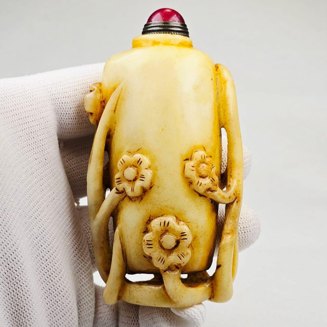 貴重 本物和田白玉 土沁 手彫 梅紋 清代 大型 鼻煙壺 薬瓶 置物 美品