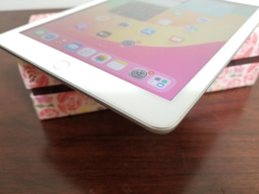 U07 美品 iPad 第6世代 9.7型 A10◆32GB バッテリー96％