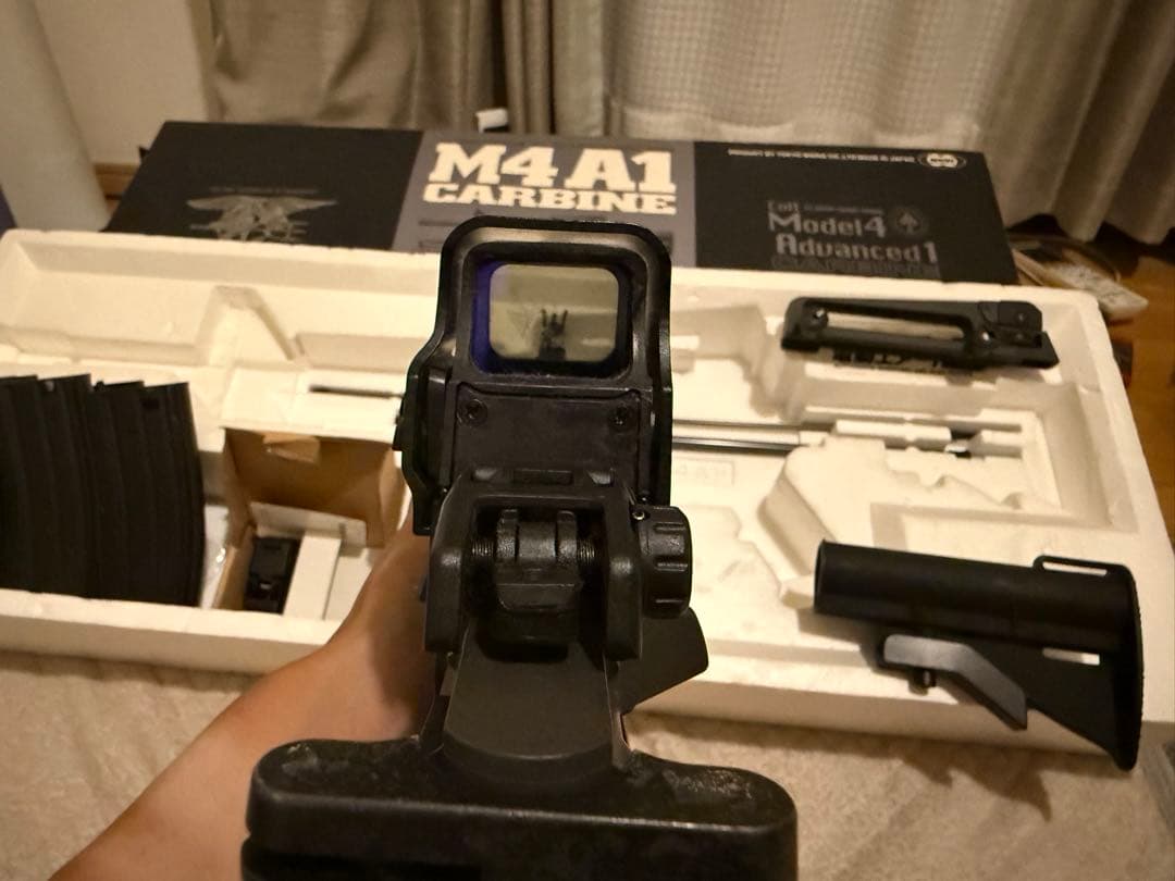 東京マルイスタンダード M4A1 電動ガン&カスタムパーツマガジン 18歳以上