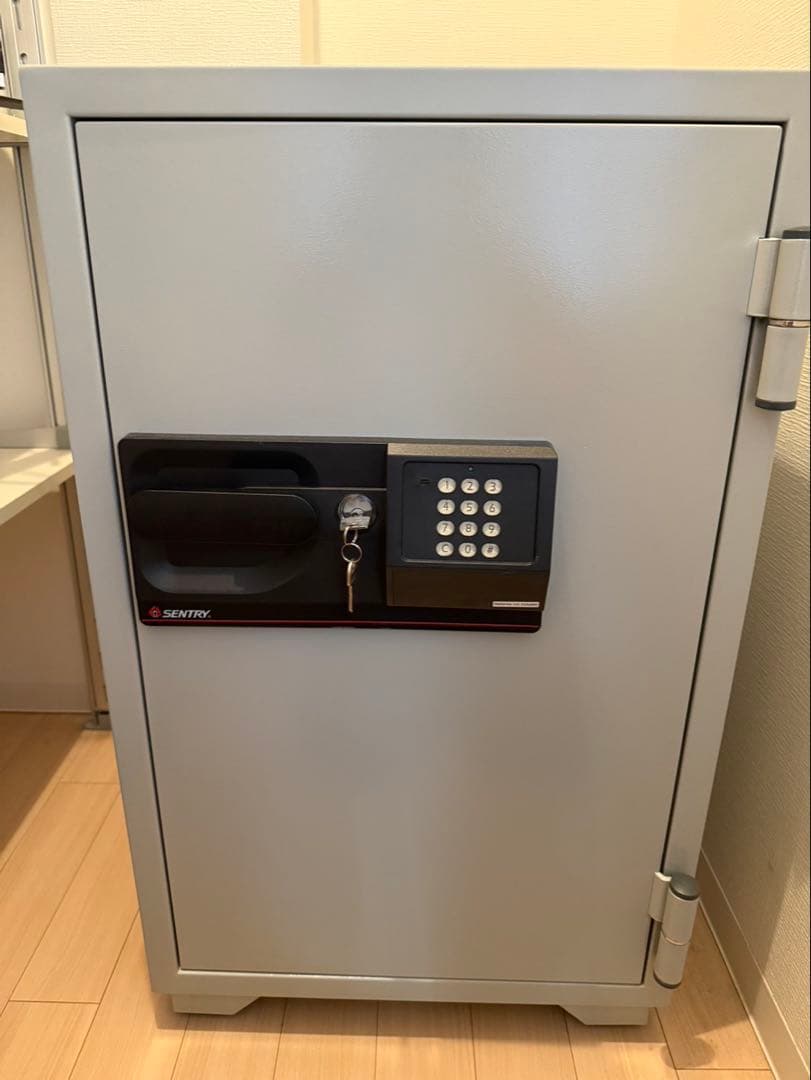 Sentry 金庫 グレー 2段棚付き