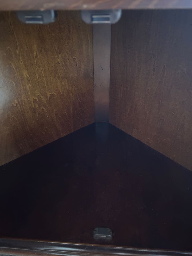 カリモク　コロニアル美品　コーナーキャビネット　【残り1週間程度で販売中止】