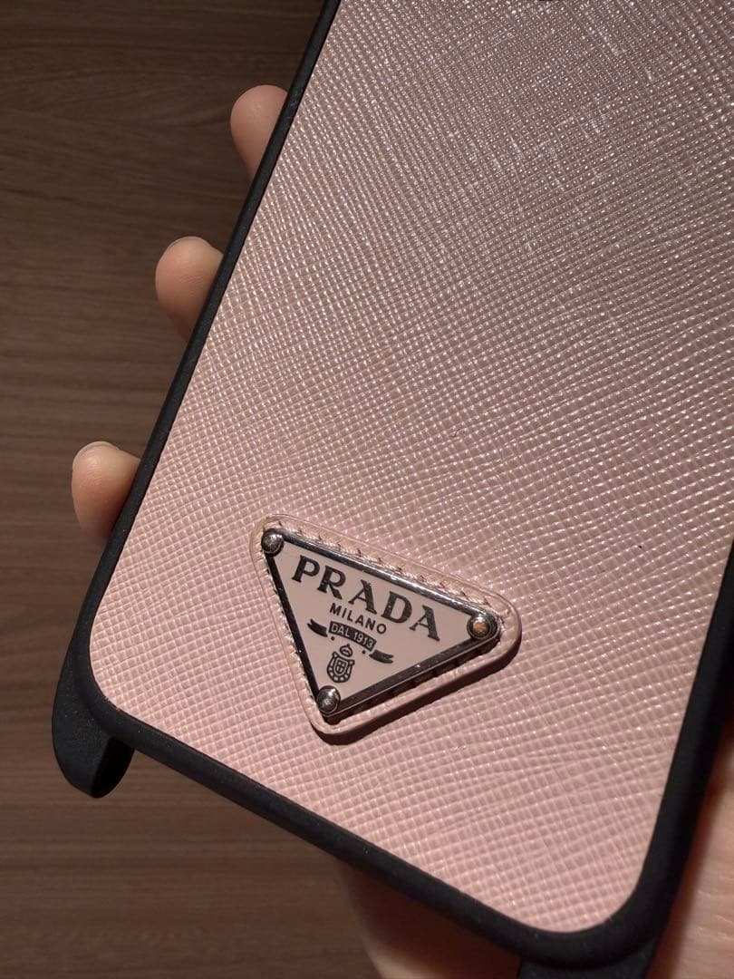 正規品 Prada iphone 15 pro max ケース　ピンク