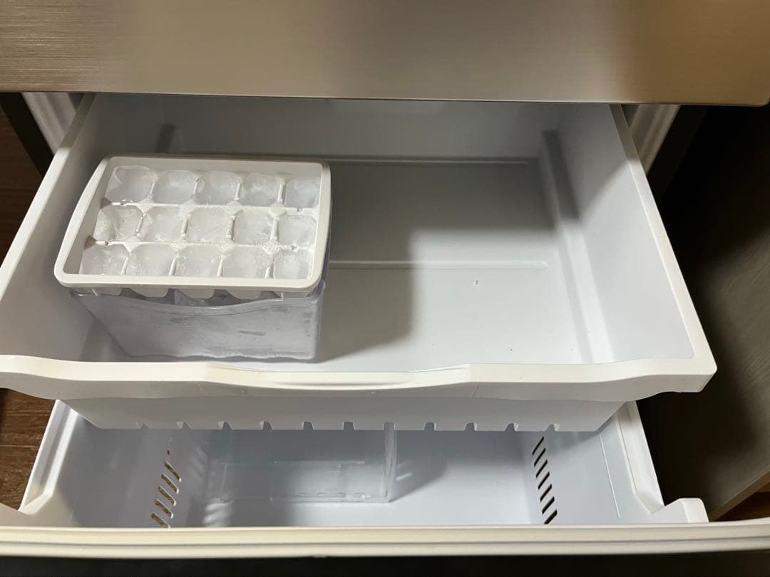 【❤︎…Τuyo...❤︎】【美品】日立R27TVN 265L 3ドア冷蔵庫