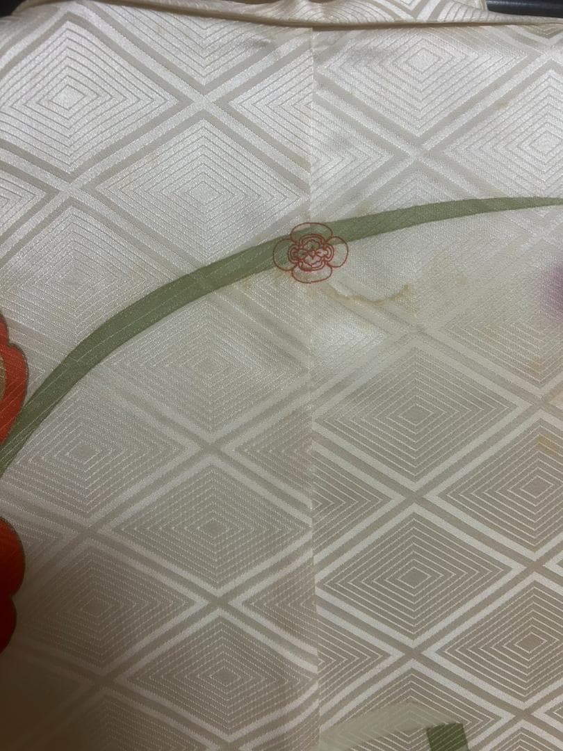 振袖 すすきに赤い蝶の柄 クリーム色　白系