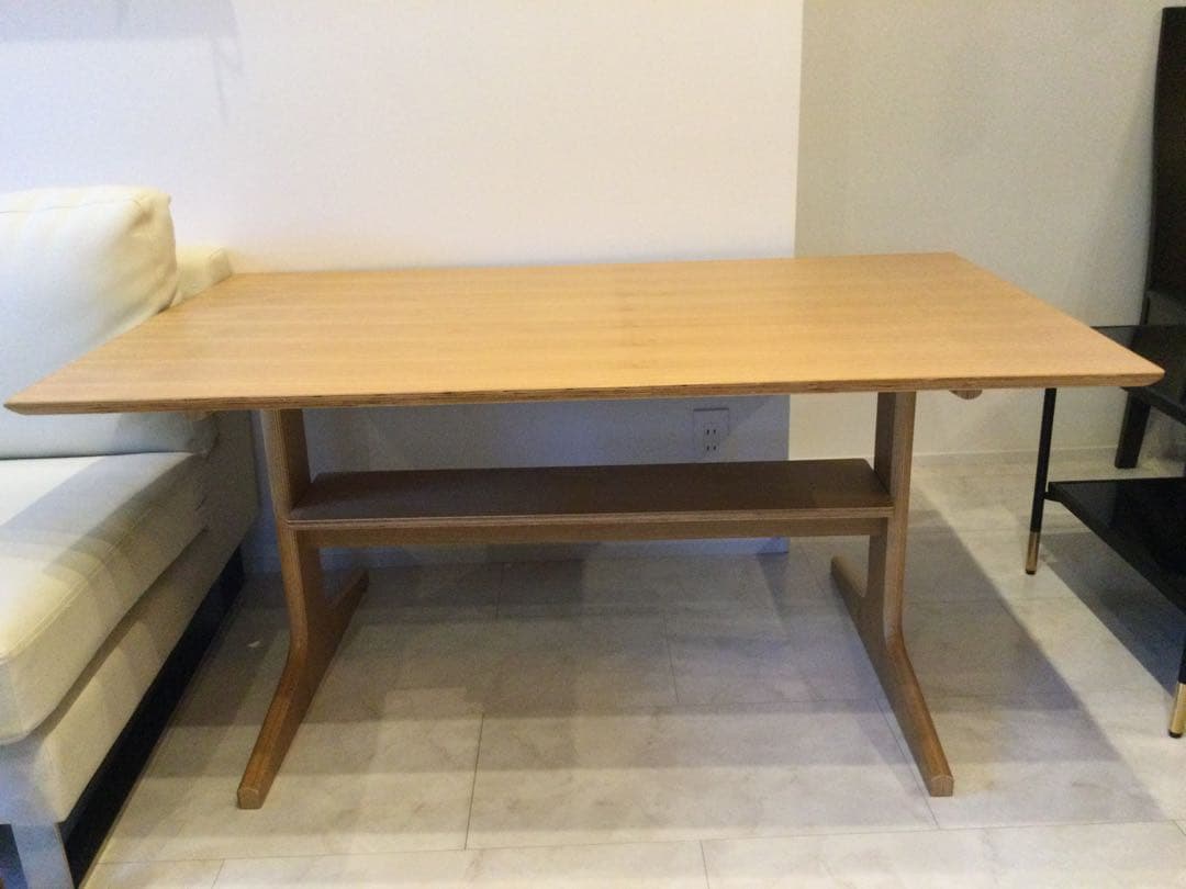 商談中　引き取り希望 リビングでもダイニングでもつかえるテーブル４オーク材無印