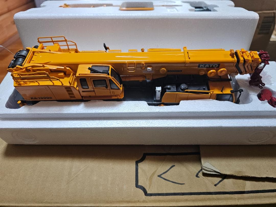 KATO KA-1300R クレーン車