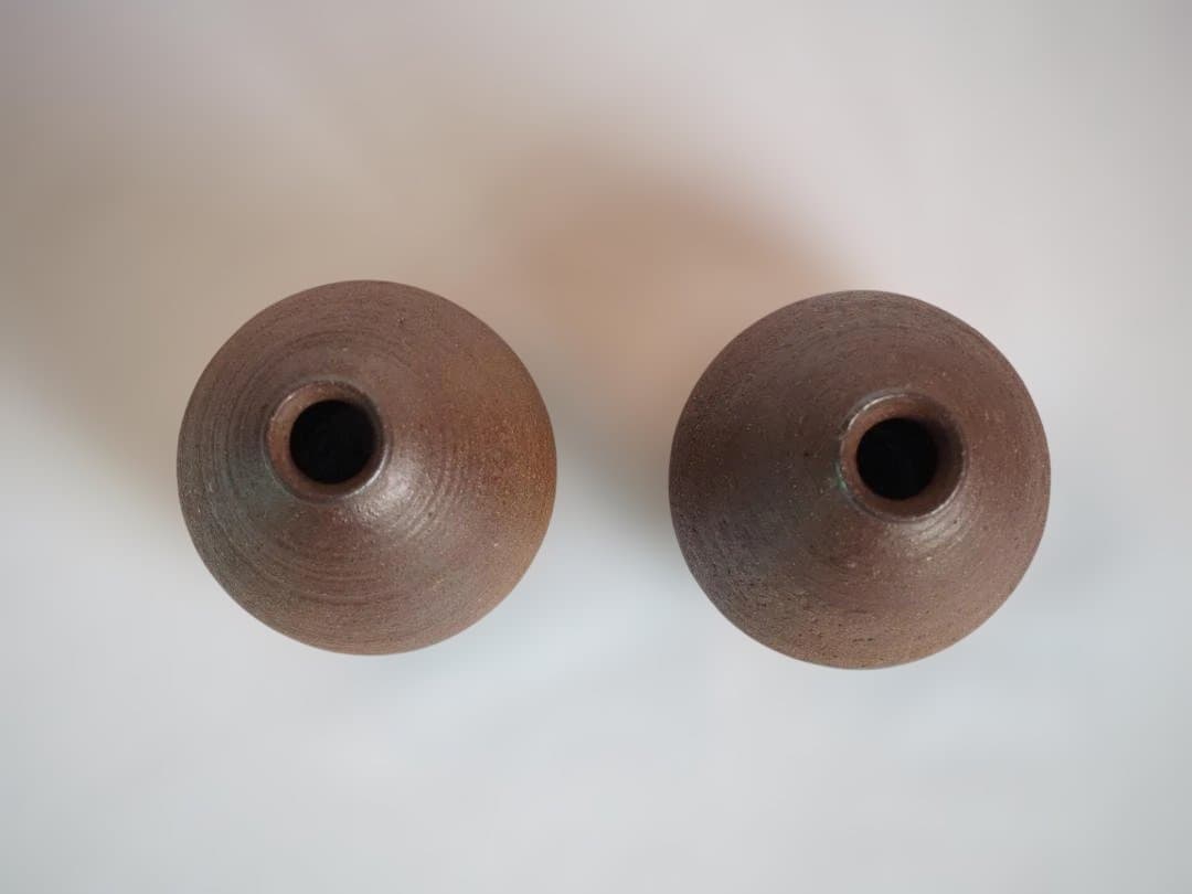 2代伊東陶山造『南蛮写酒徳利一対』（共箱）