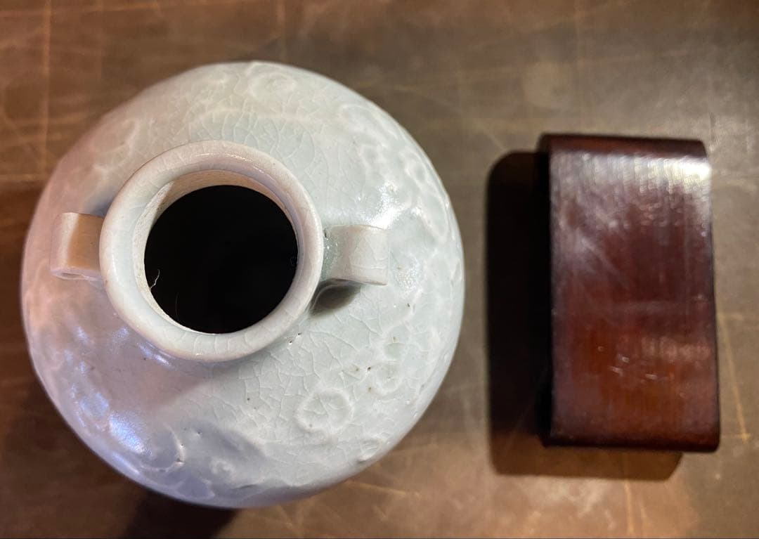 青白磁　小花器　鑑賞台付 ・一輪挿し ・ヴィンテージ　レア ・中国　台湾茶器