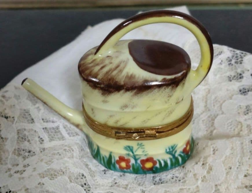 フランスリモージュ製　陶器じょうろの形の ピルケース