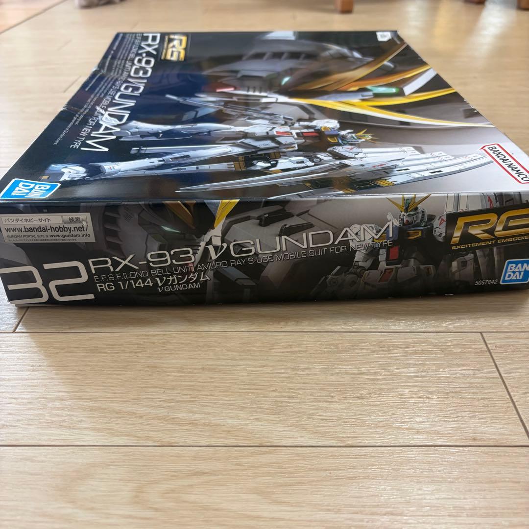 ガンダム RG RX-93 未使用（箱潰れあり）