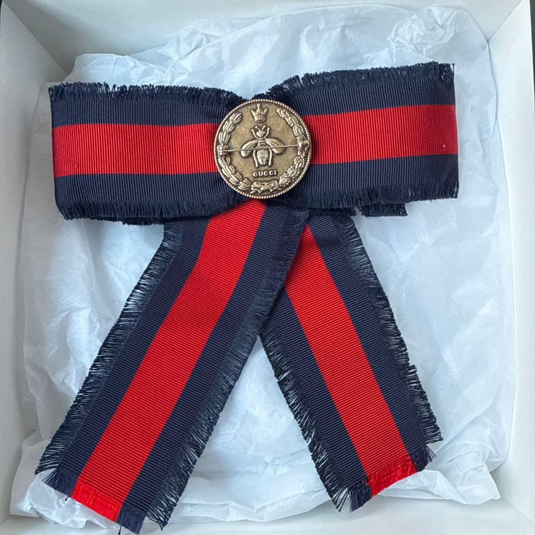 GUCCI ウェブリボン ブローチ（ブルー＆レッド） 未使用