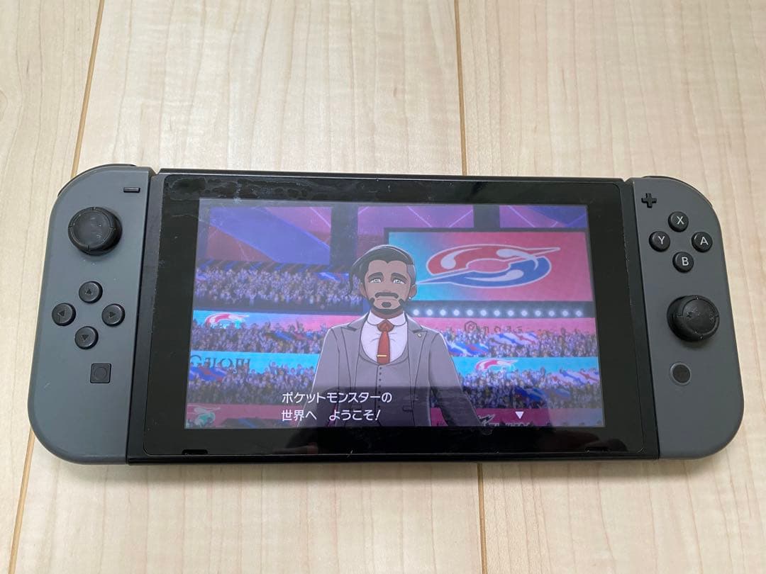 【中古品】Nintendo Switch 本体 グレーとポケモンソードのセット