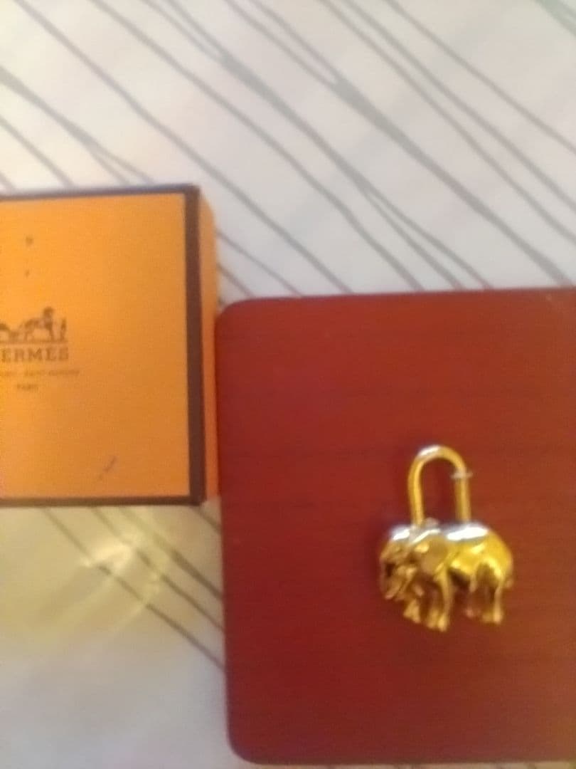 エルメスカデナチャーム