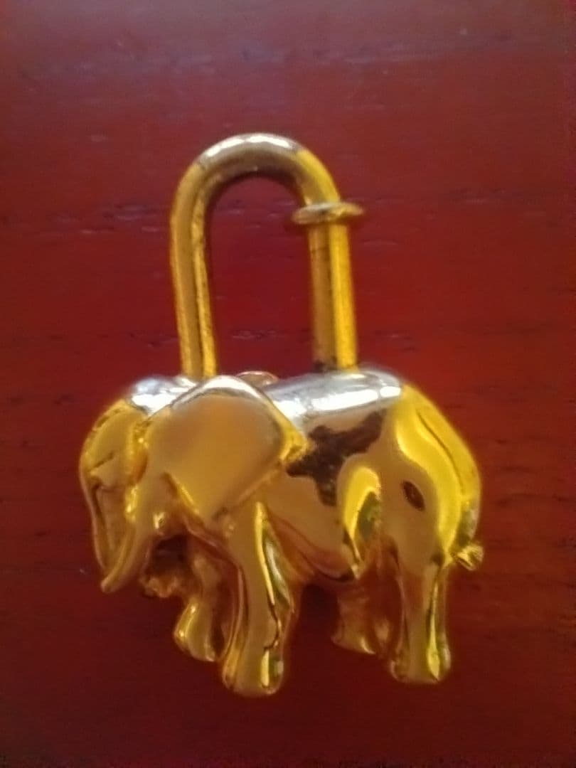 エルメスカデナチャーム