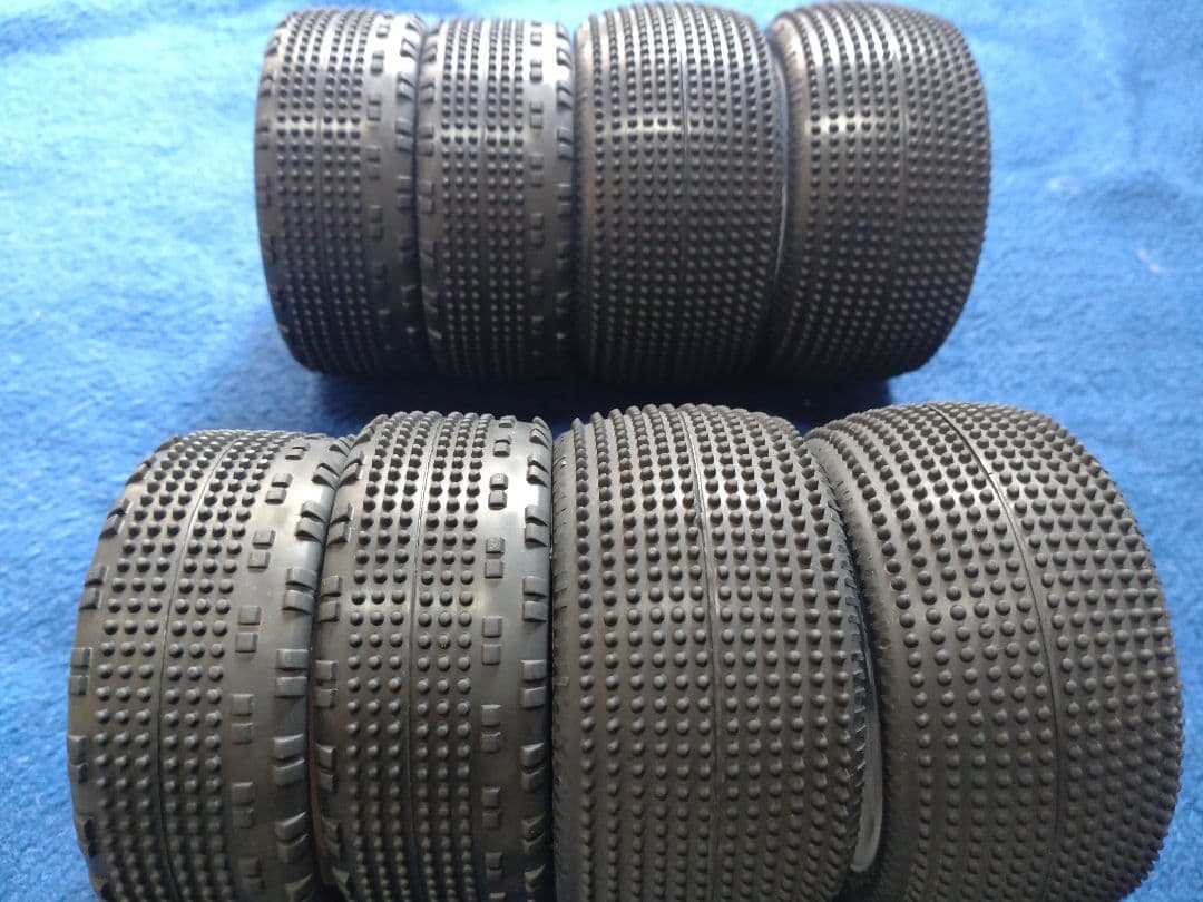 ラジコンバギー、2WD用カーペットタイヤ4台分