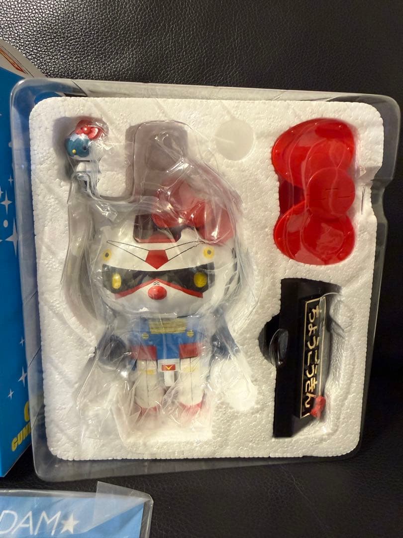 GUNDAM HELLO KITTY フィギュア　超合金
