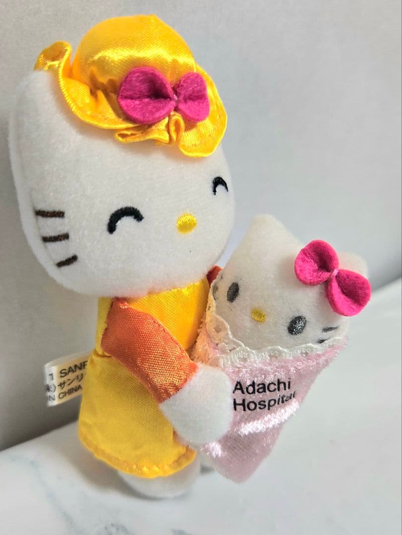 足立病院　キティちゃん　マスコット