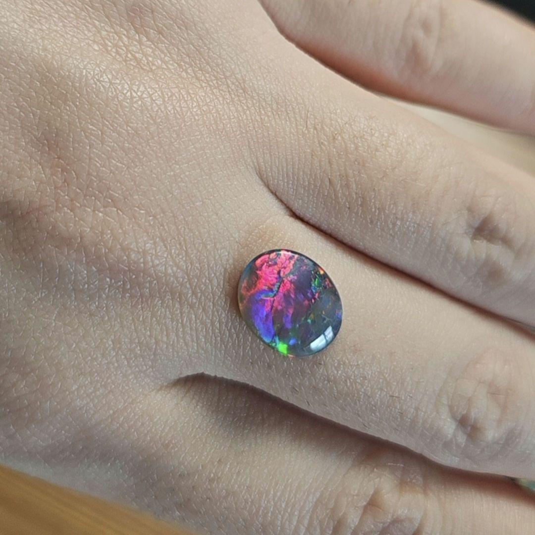 オーストラリア　ライトニングリッジ産　ブラックオパール　ルース　B024