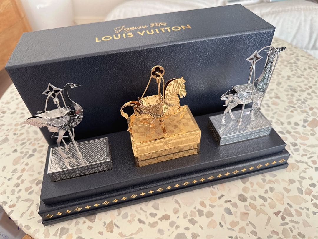 ルイ・ヴィトン ノベルティグッズ 動物彫刻