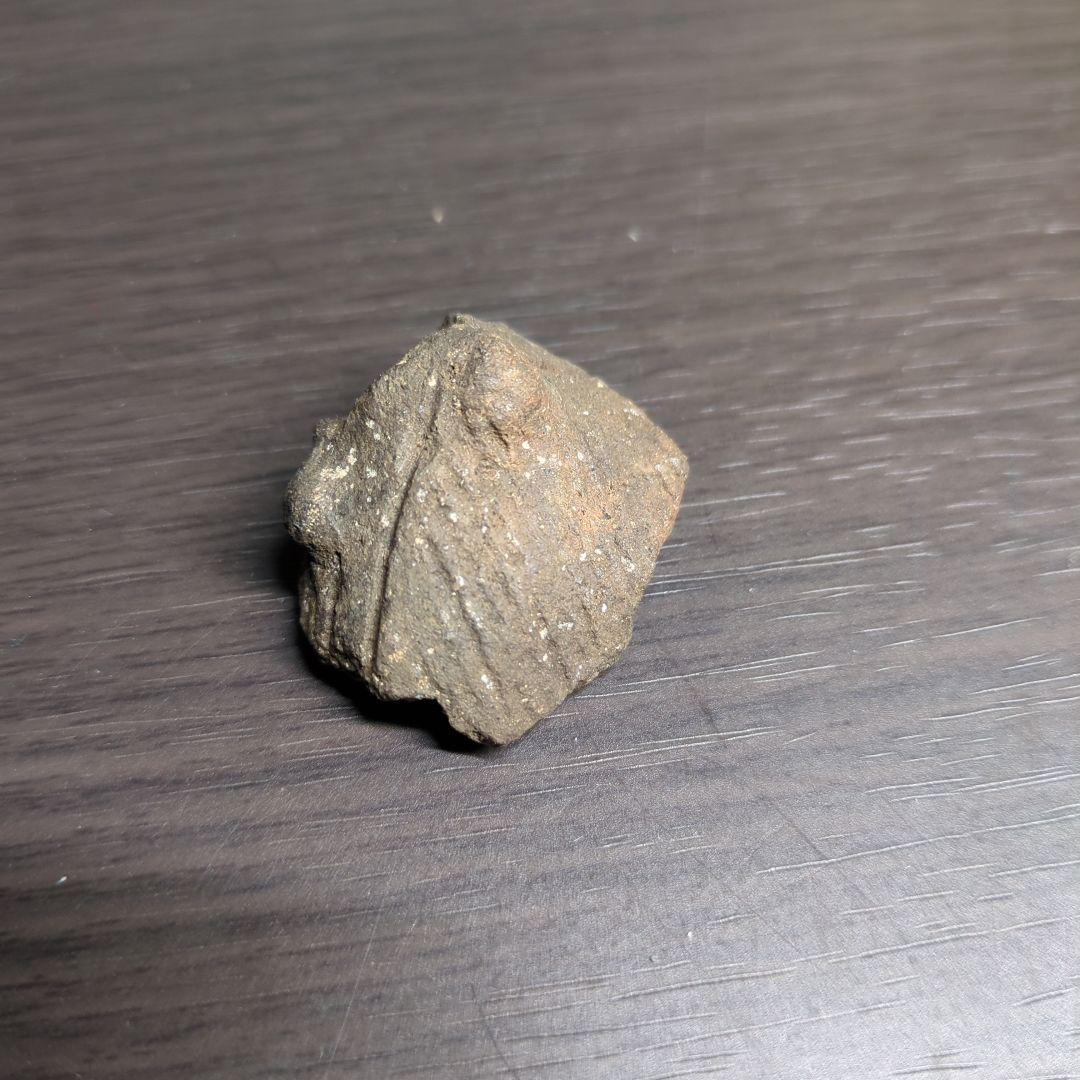 売ってない非売品。激レアの縄文土器上部のフチで穴が空いています