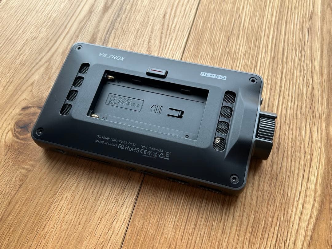 VILTROX DC-550 モニター