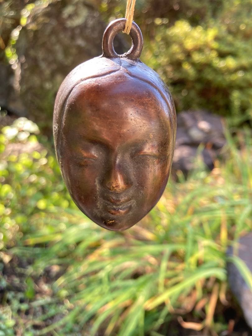 ブロンズ 顔の彫刻