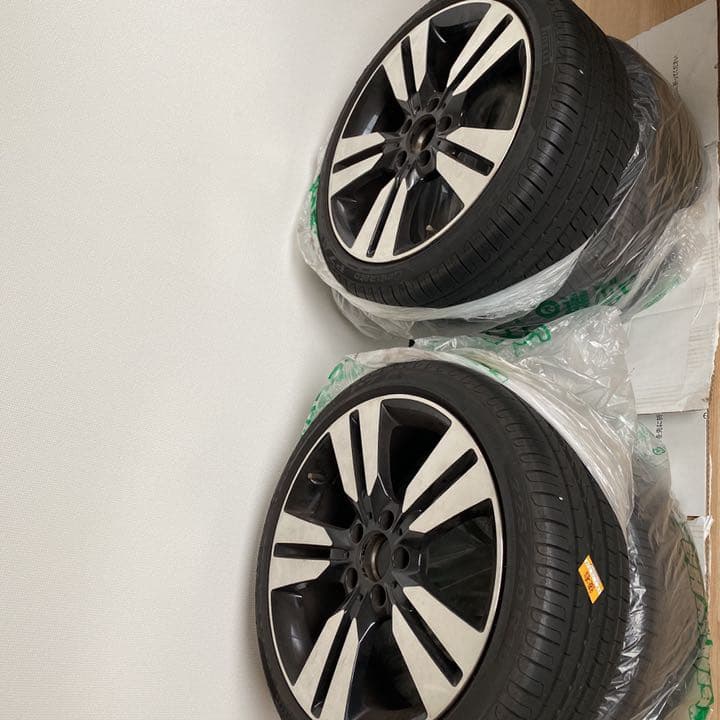 メルセデスベンツA180の純正アルミとメーカー指定のランフラットタイヤです。