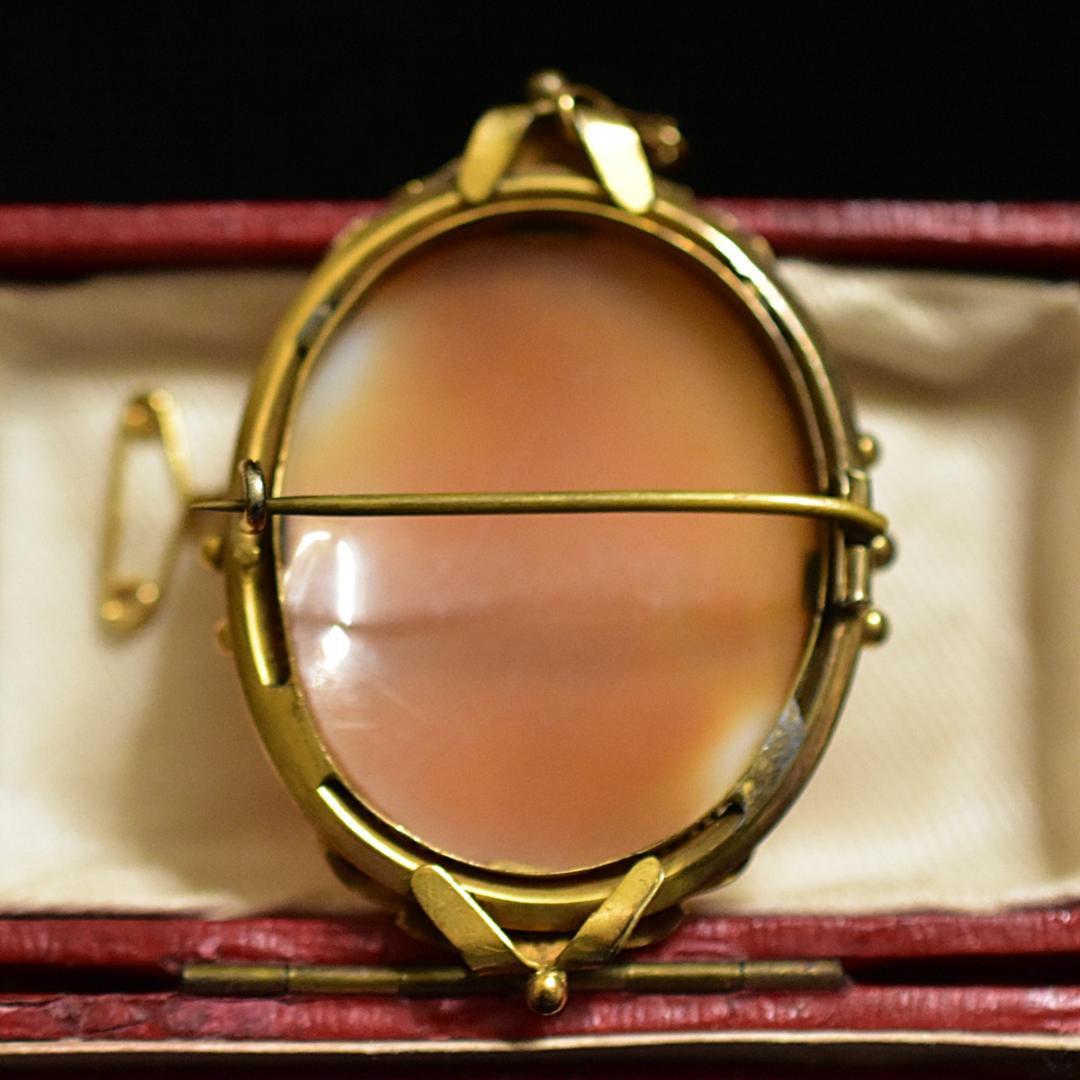 ねね　断捨離中 豊穣の女神デメテルシェルカメオブローチ 彫金リボンフレーム