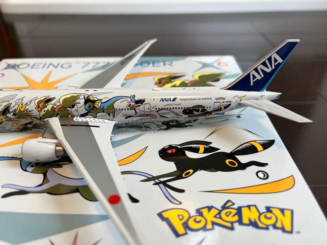 ANAボーイング777-300ERピカチュウ　イーブイジェット
