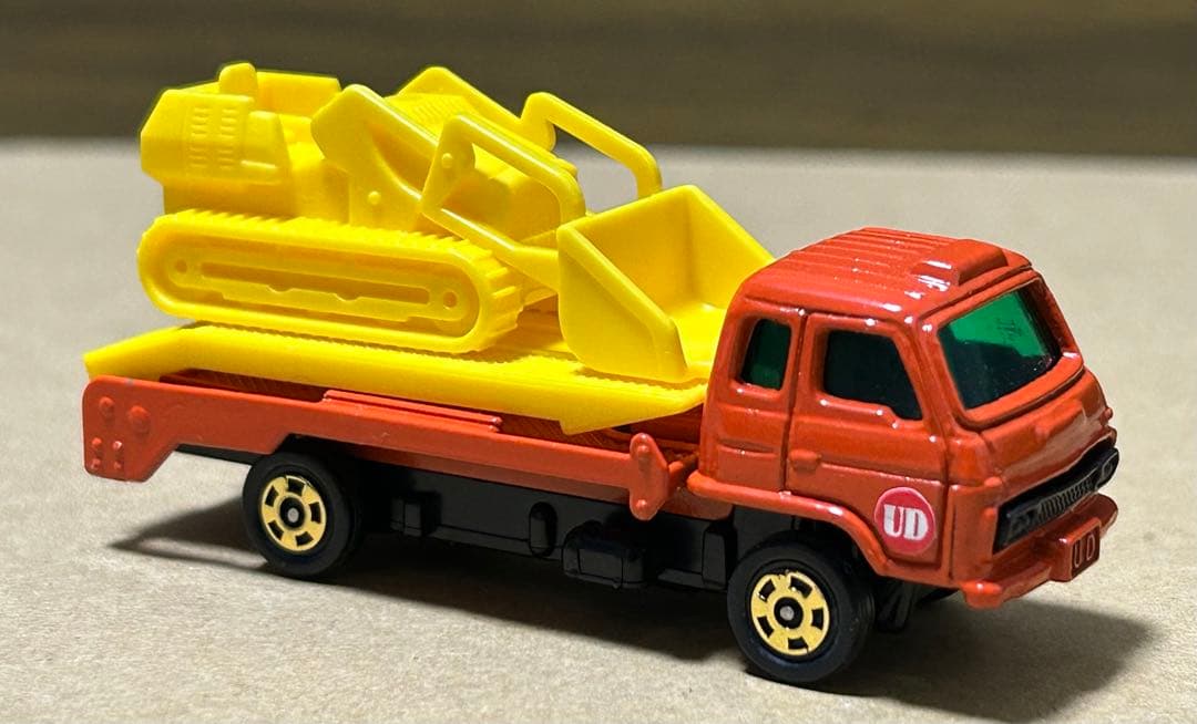トミカ UD コンドル ブルドーザーキャリア 日本製