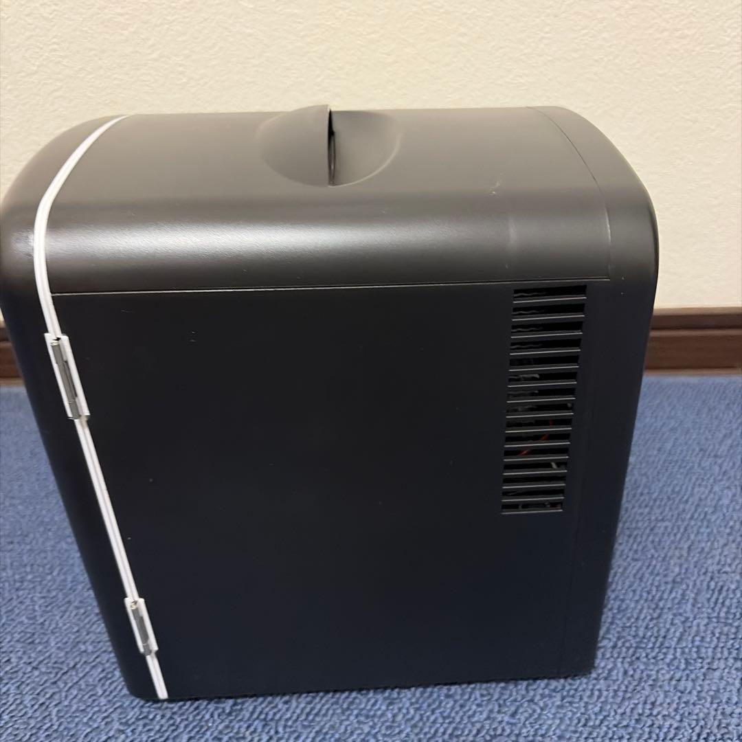 コンパクト冷蔵庫 黒色 棚付き
