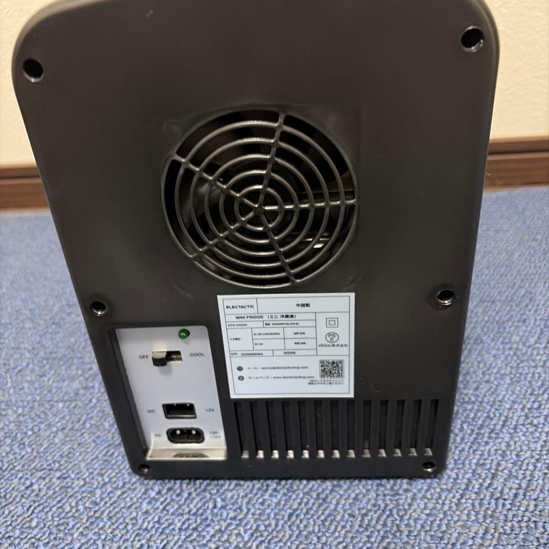 コンパクト冷蔵庫 黒色 棚付き