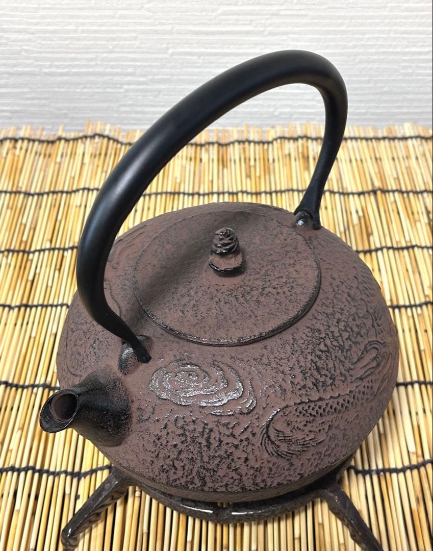 未使用品、供箱、栞、取説付　南部特製銘 １２型 龍文様　南部鉄瓶　南部鉄器