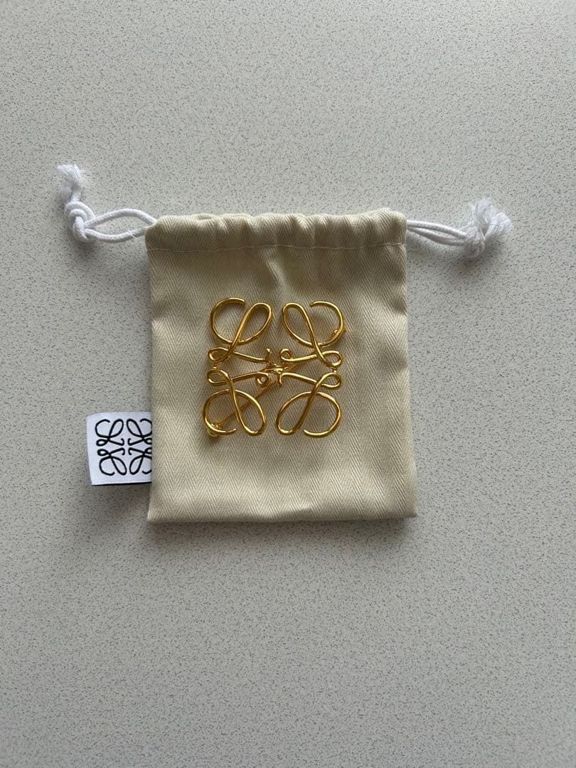 平日のみ発送　ロエベ　ブローチ