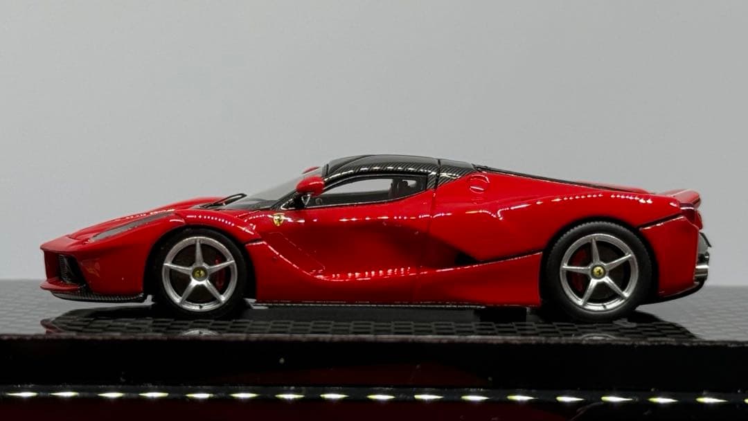 DMH 1/64 ラフェラーリ