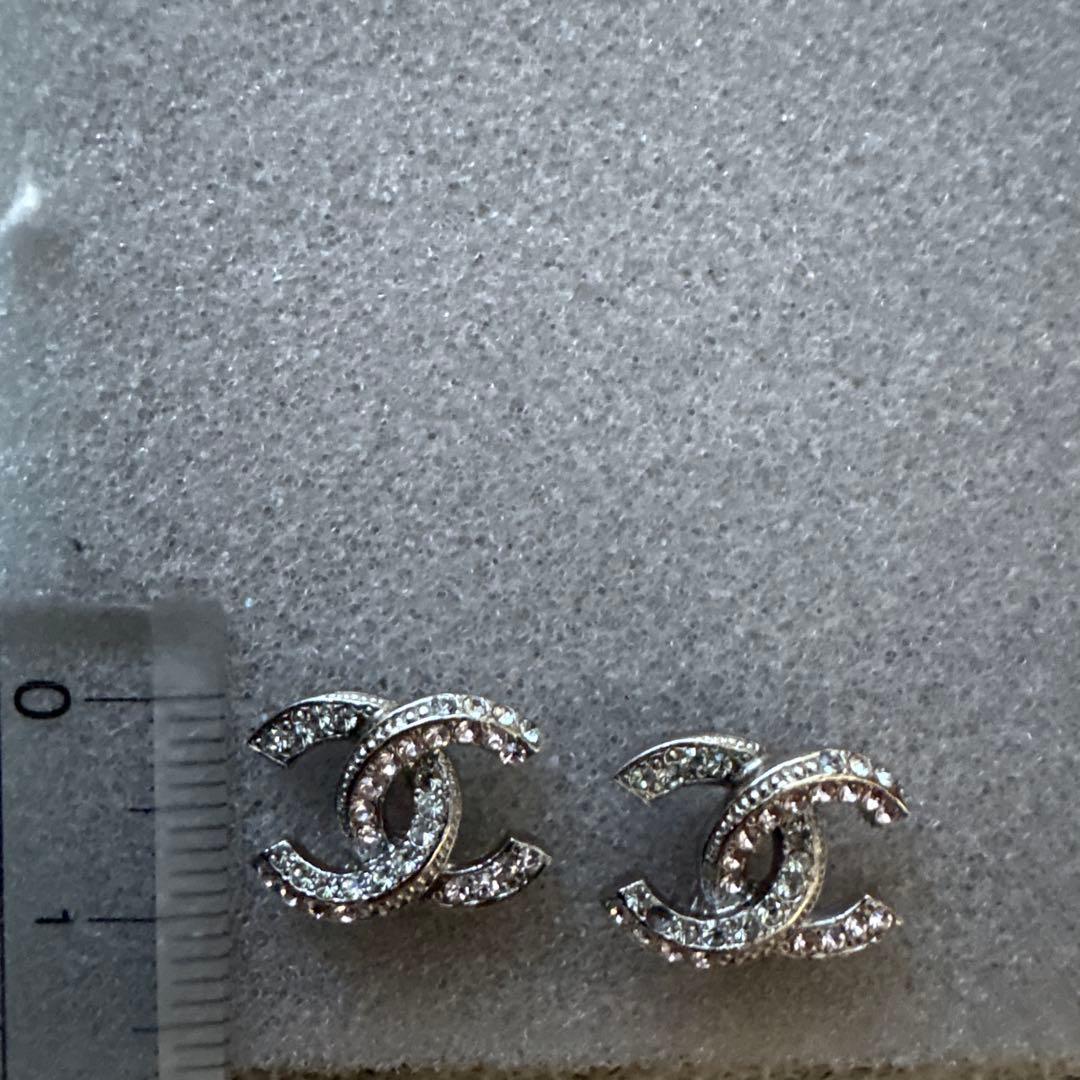 CHANEL シルバー ロゴピアス