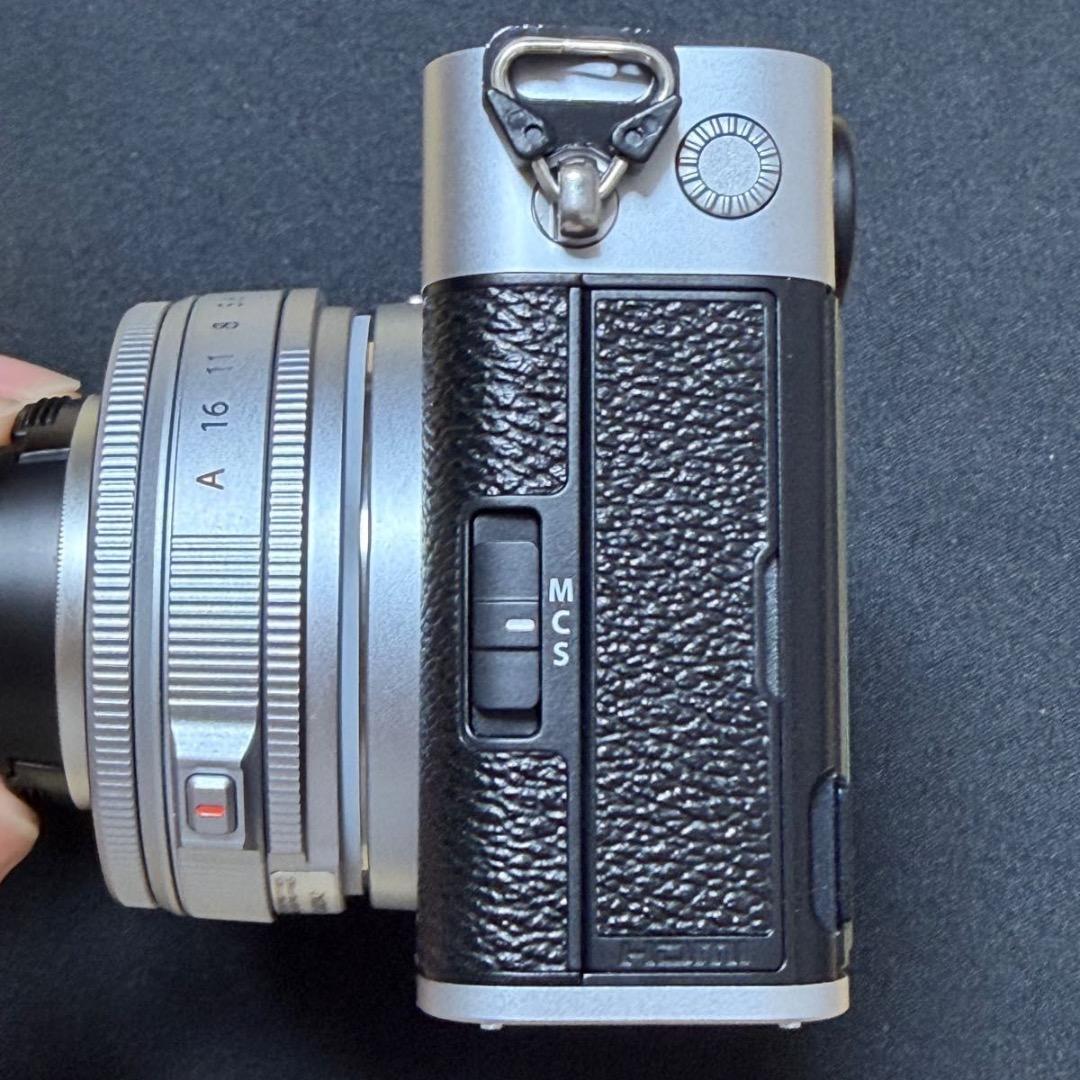 FUJIFILM X-E5 シルバー ボディのみ 27年8月まで保証付き