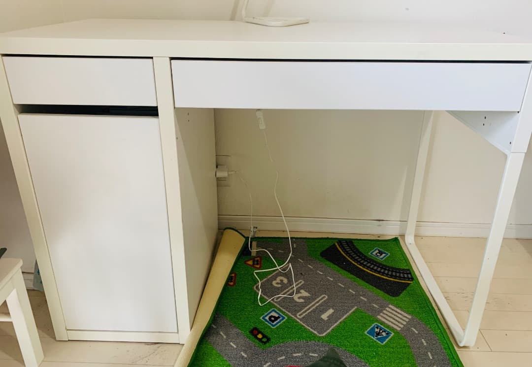 イケアIKEA MICKE 学習机　 引き出し付 （送料込）