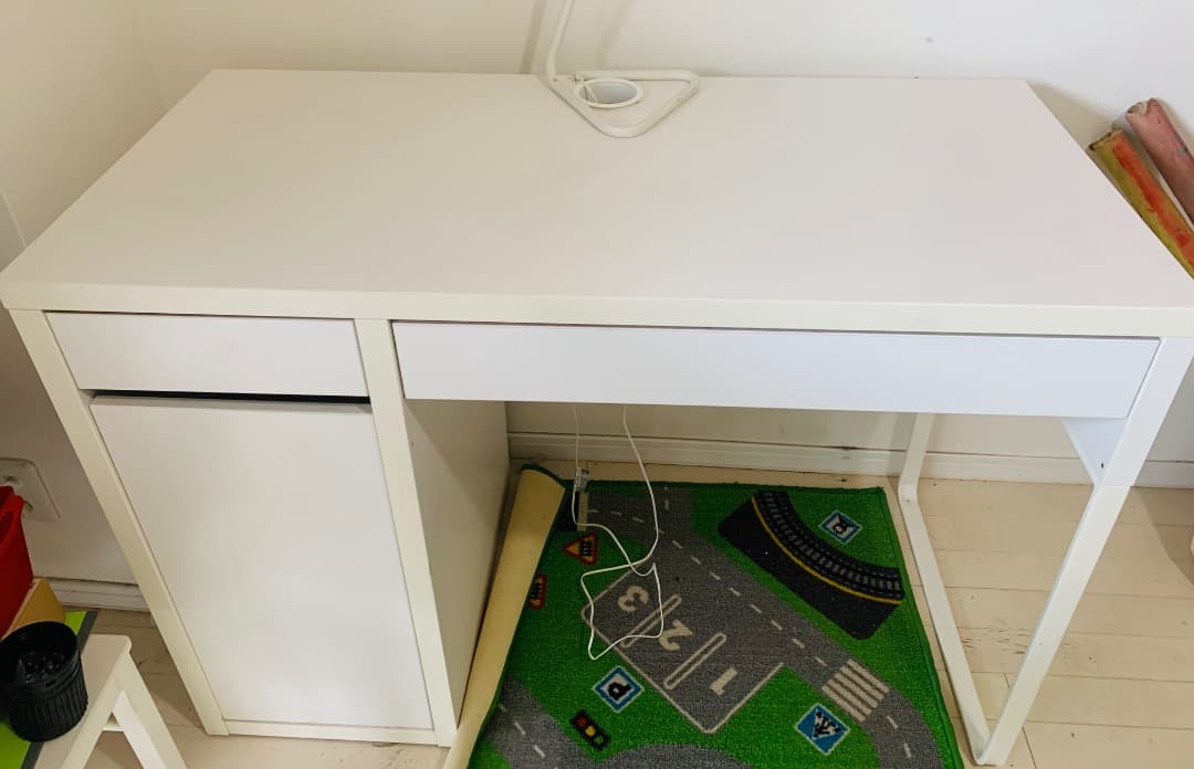 イケアIKEA MICKE 学習机　 引き出し付 （送料込）