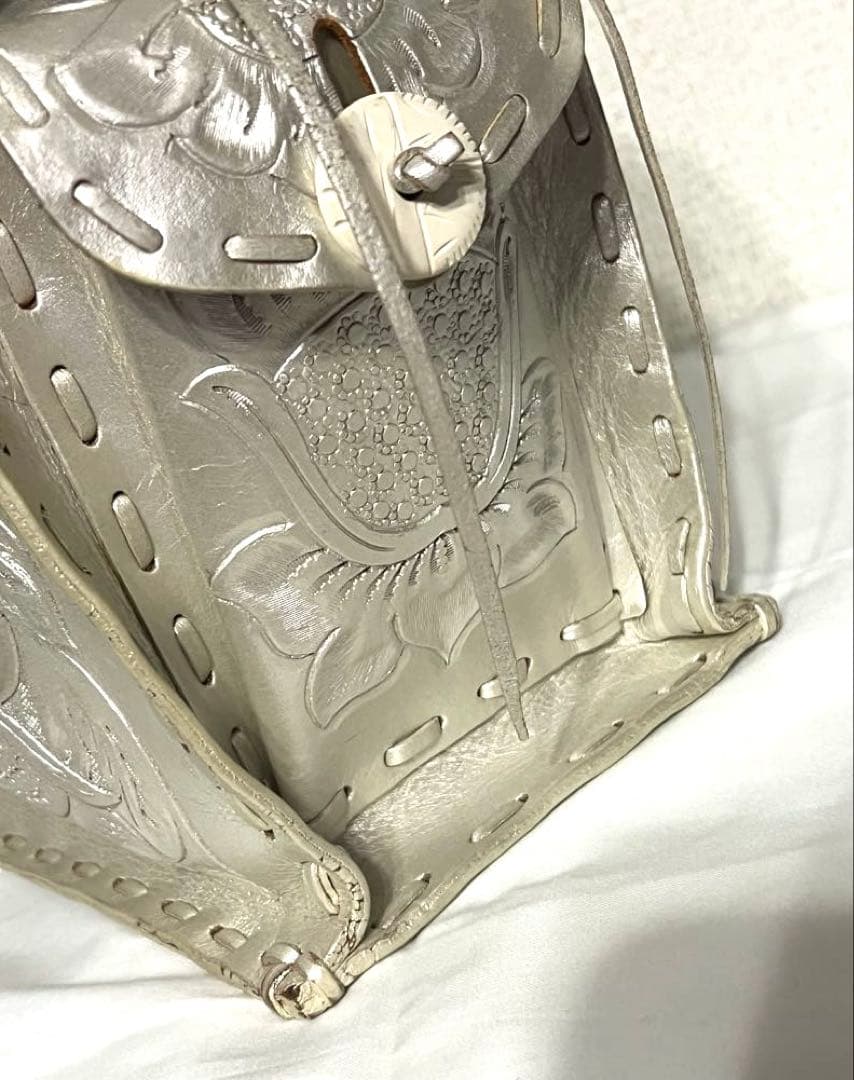 Carving Tribes ゴールドバッグ Mサイズ